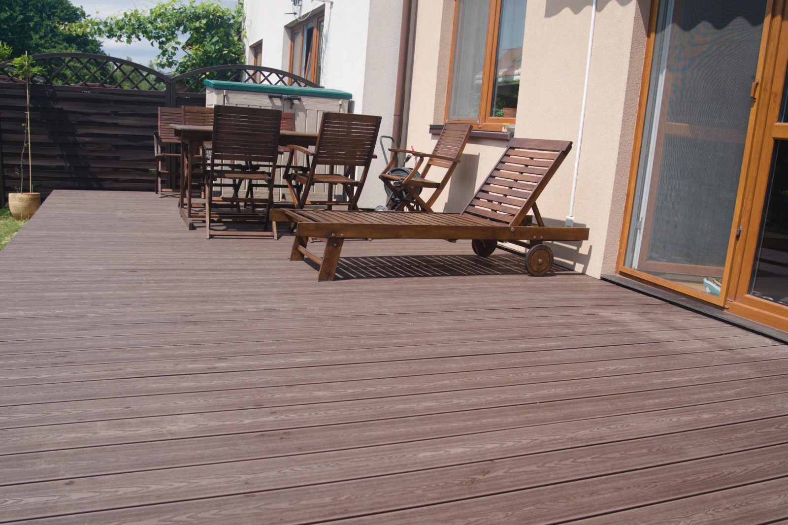Terrasse aus WPC Terrassendielen 3D Braun