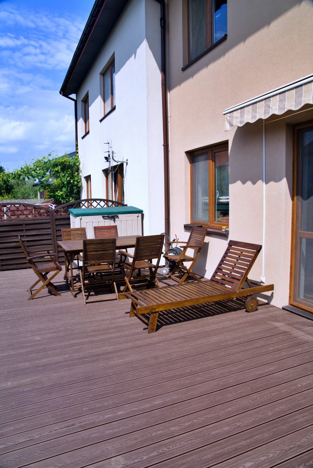 Terrasse aus WPC Terrassendielen 3D Braun