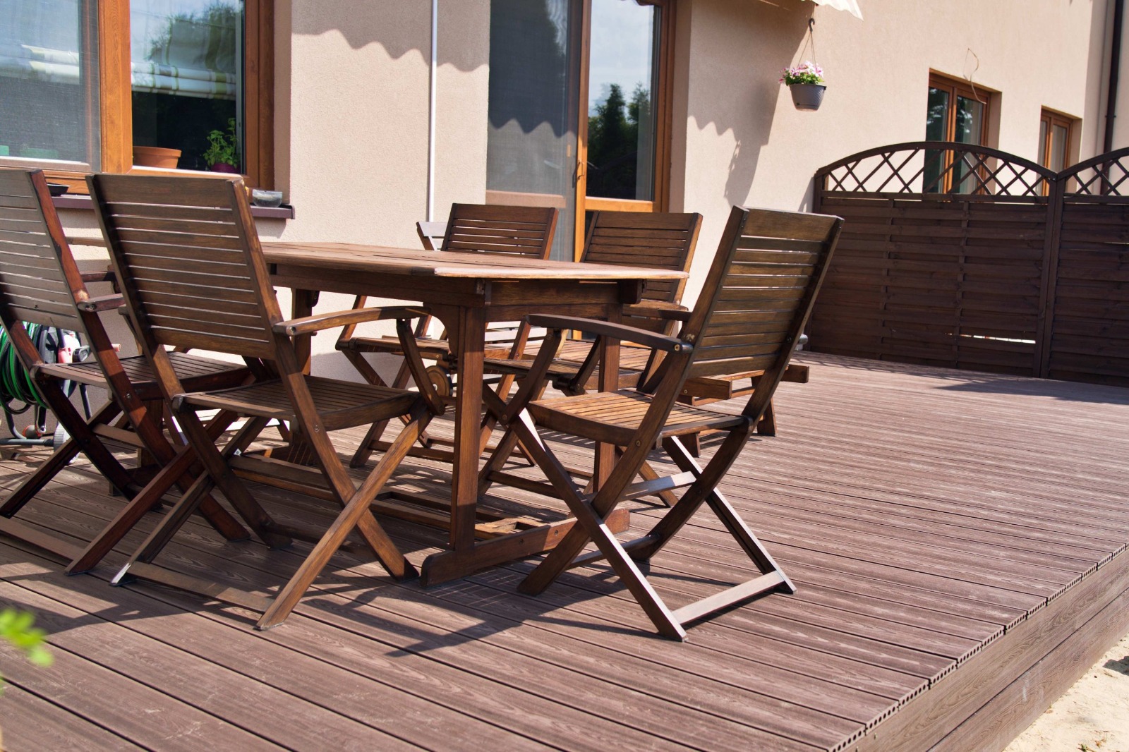 Terrasse aus WPC Terrassendielen 3D Braun