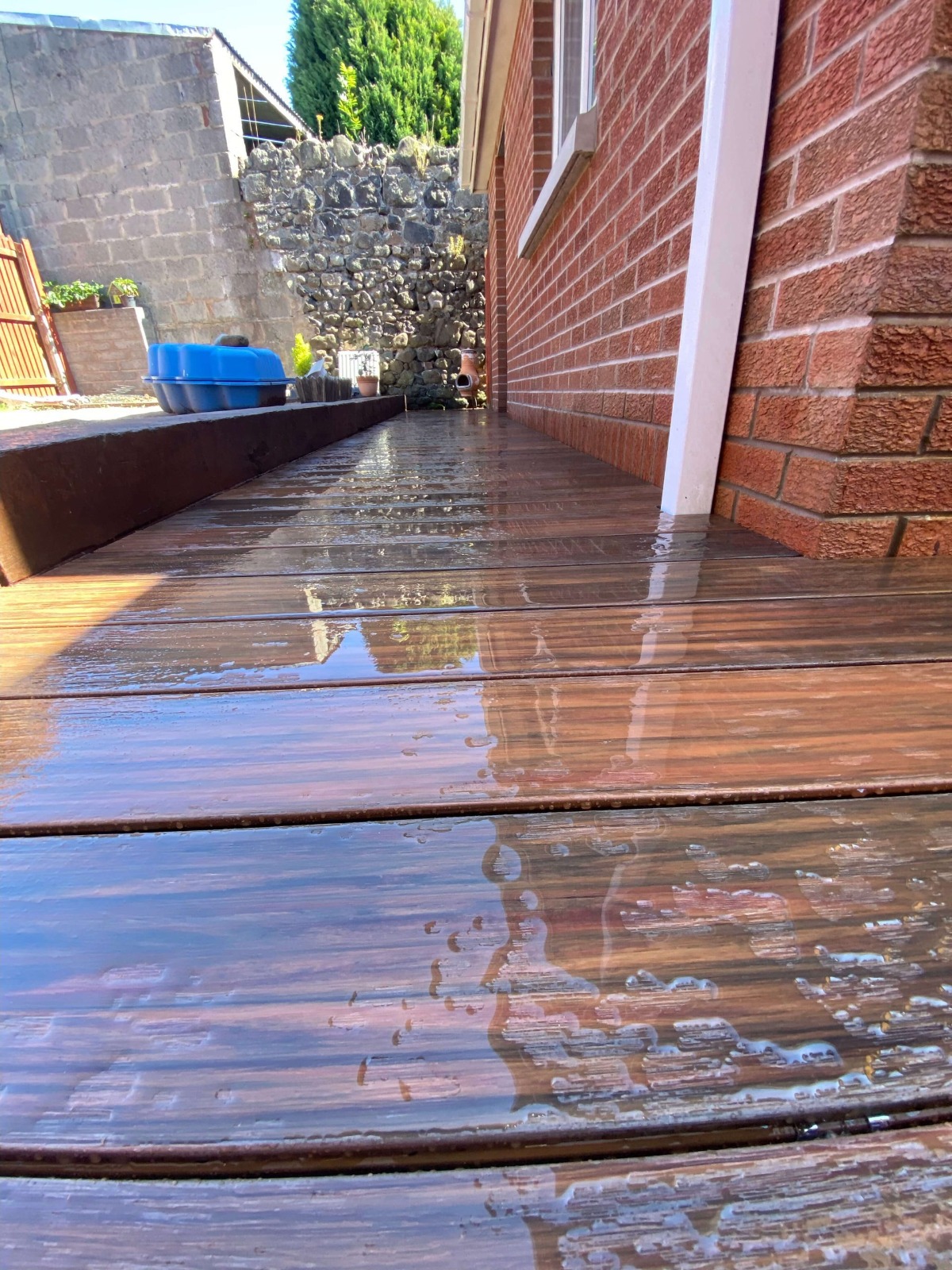 Terrasse mit Treppen - WPC Terrassendielen Premium Redwood