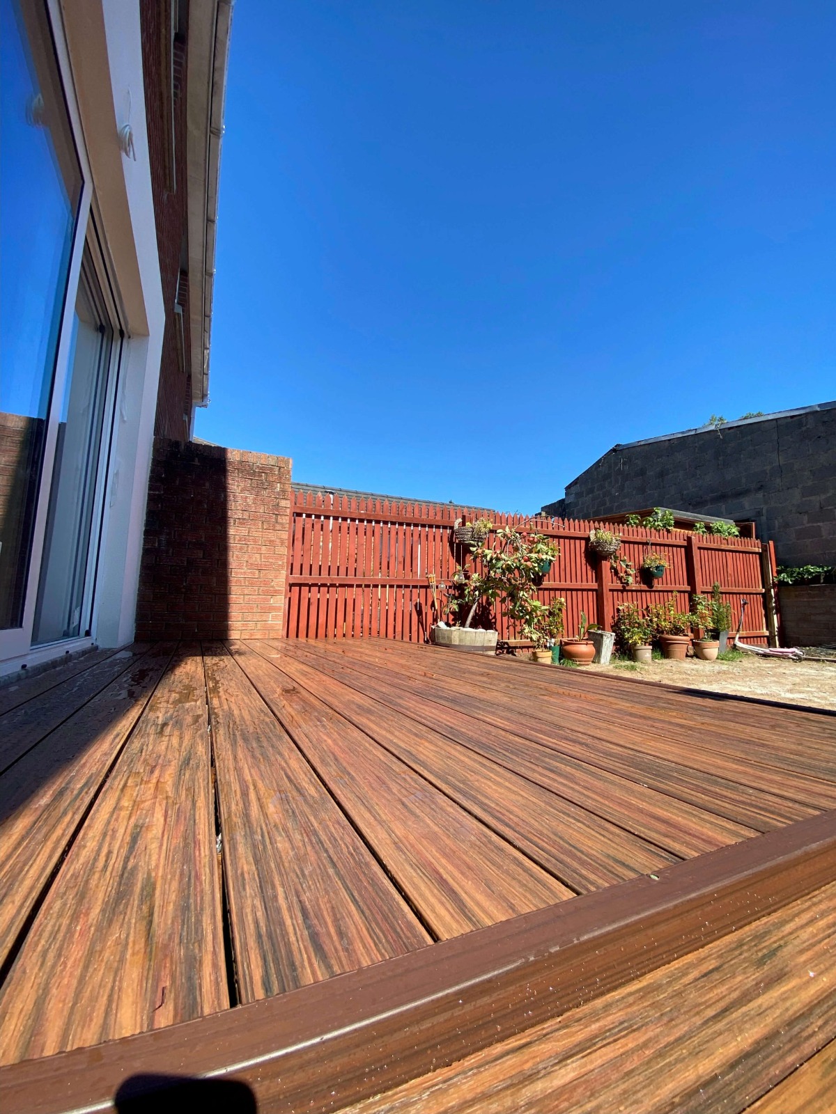 Terrasse mit Treppen - WPC Terrassendielen Premium Redwood