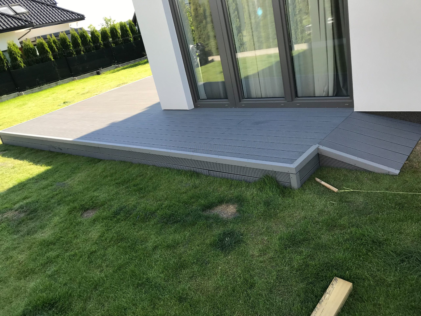 Terrasse Standard Hellgrau – Eleganz und Funktionalität