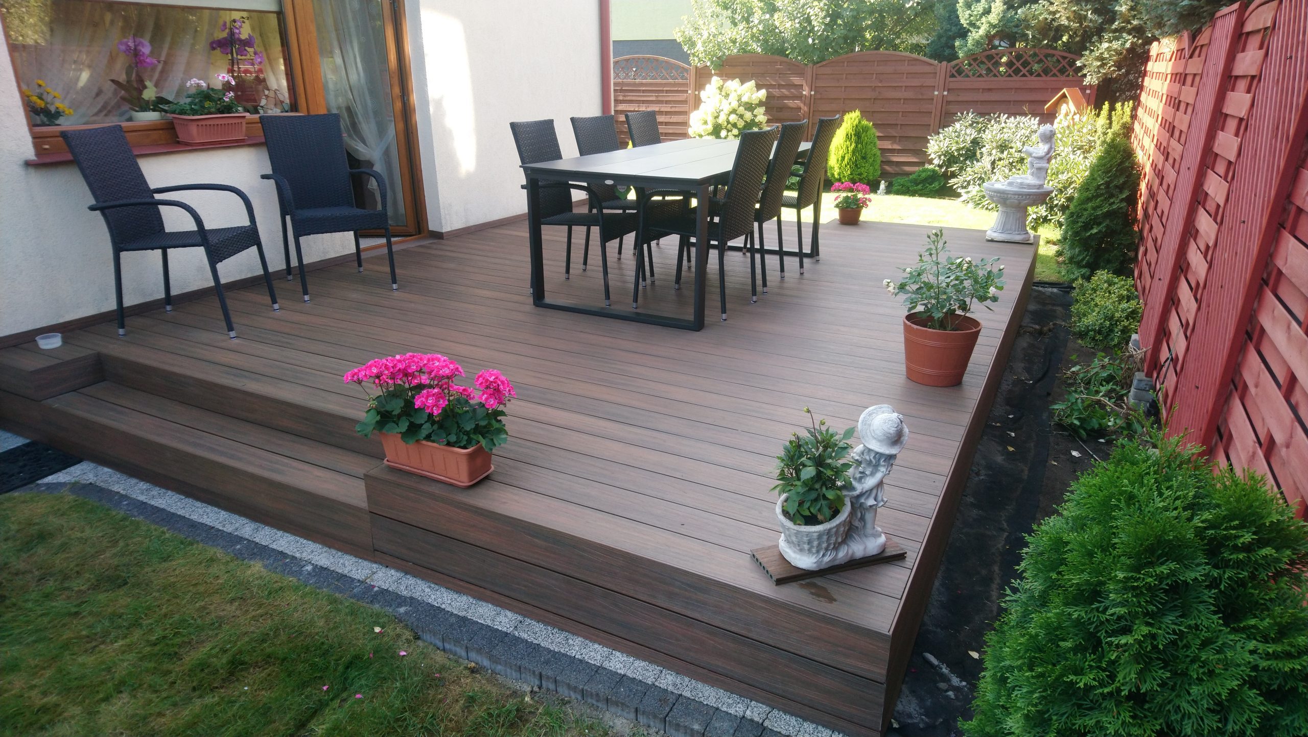 Terrasse aus WPC Terrassendielen Premium Redwood