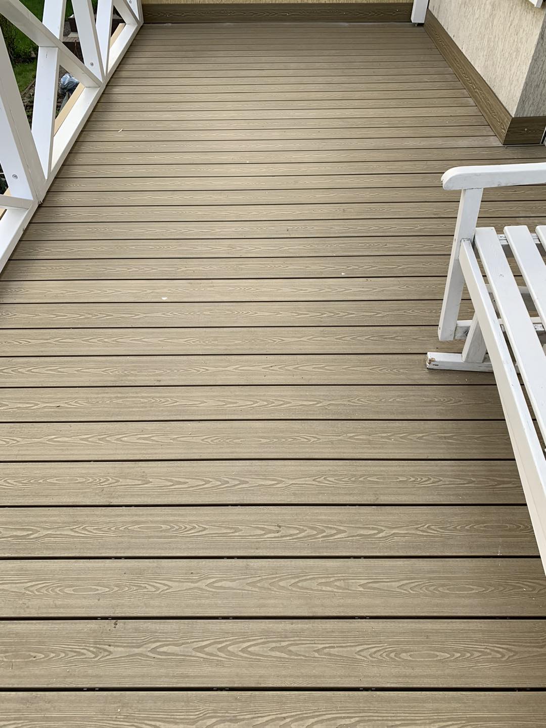 Terrasse Honey Teak 3D – rustikale Eleganz