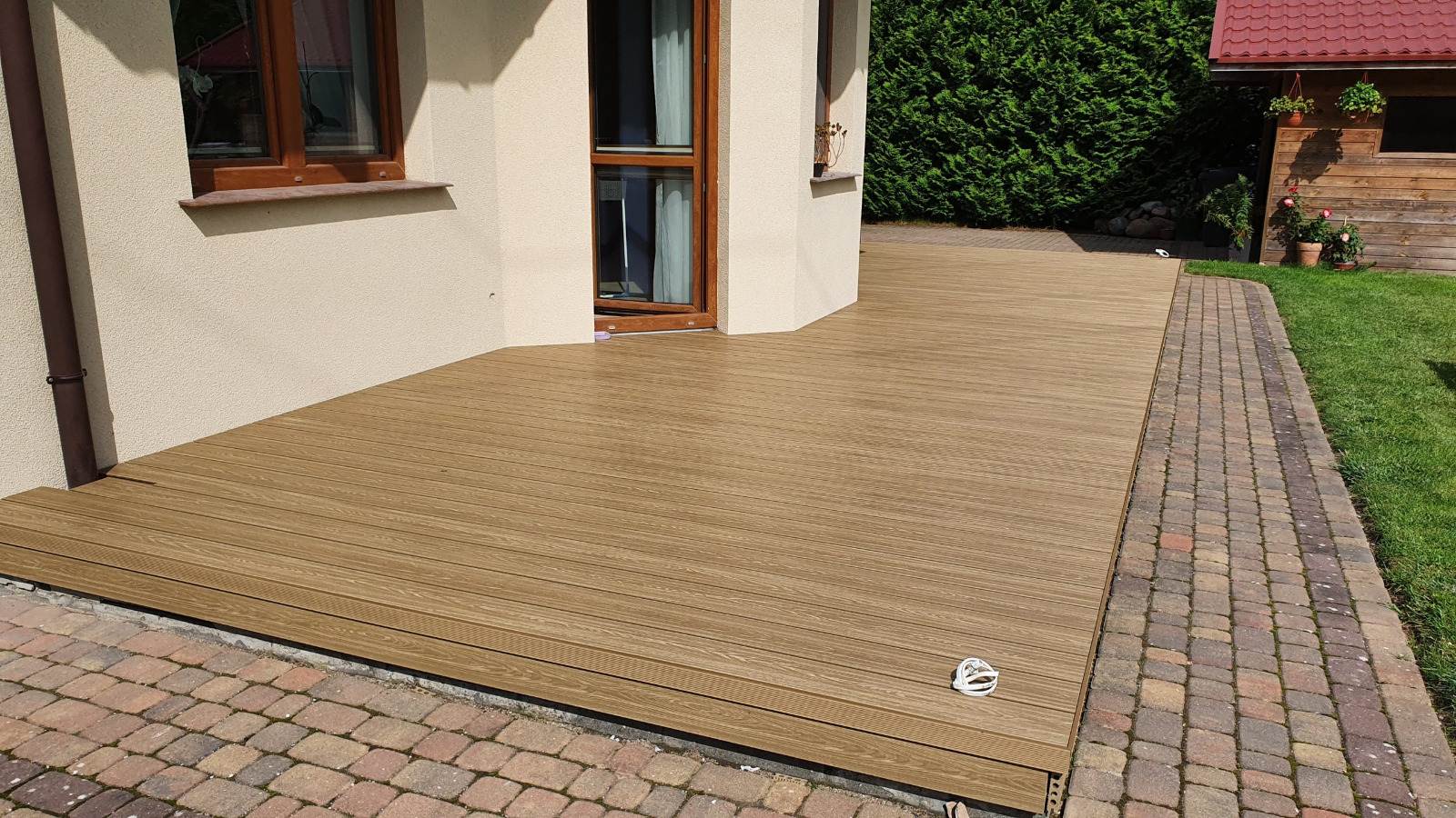 Terrasse Honey Teak 3D – stimmige Eleganz am Haus