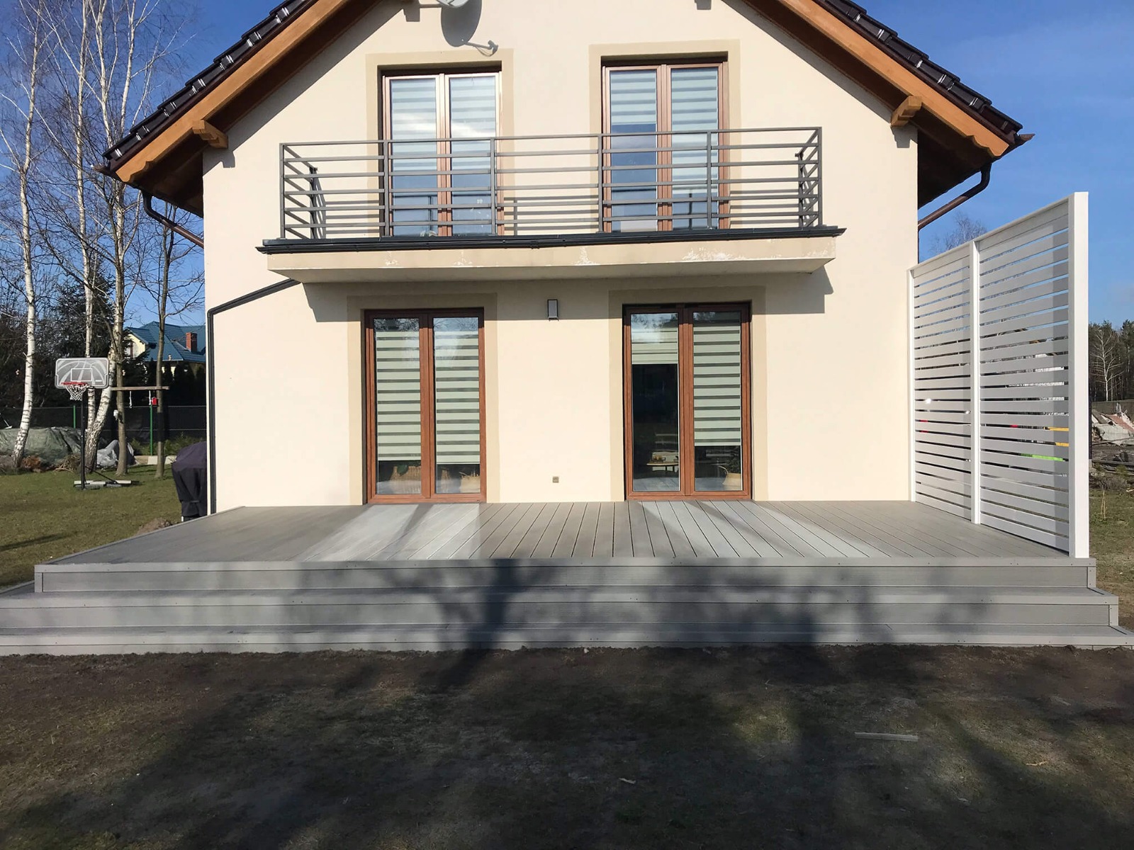 Terrasse aus WPC Terrassendielen Standard 15 Hellgrau