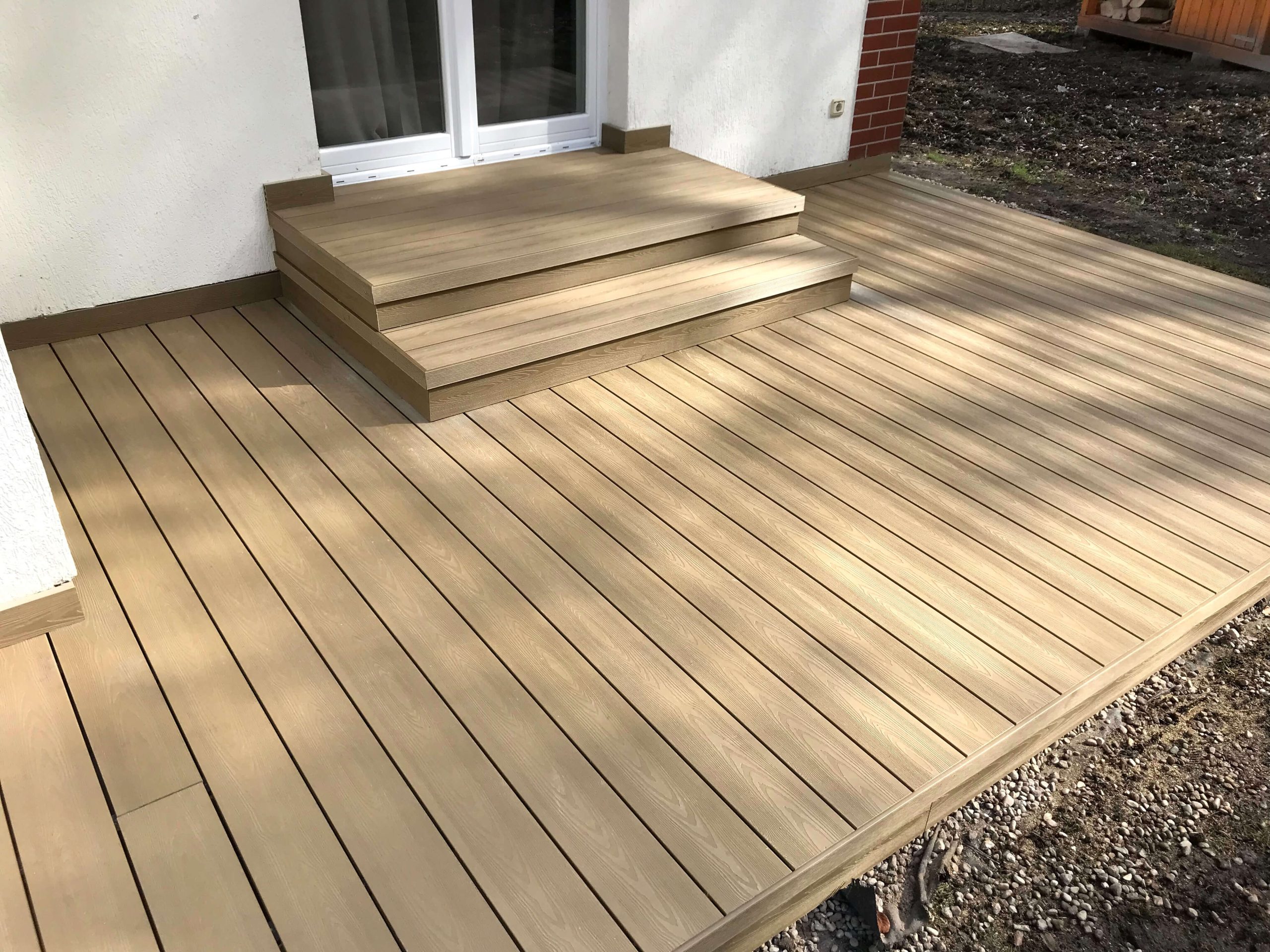 Terrasse aus WPC Terrassendielen 3D Honig Teak