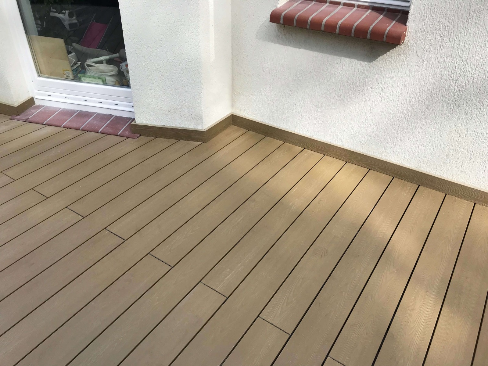 Terrasse aus WPC Terrassendielen 3D Honig Teak