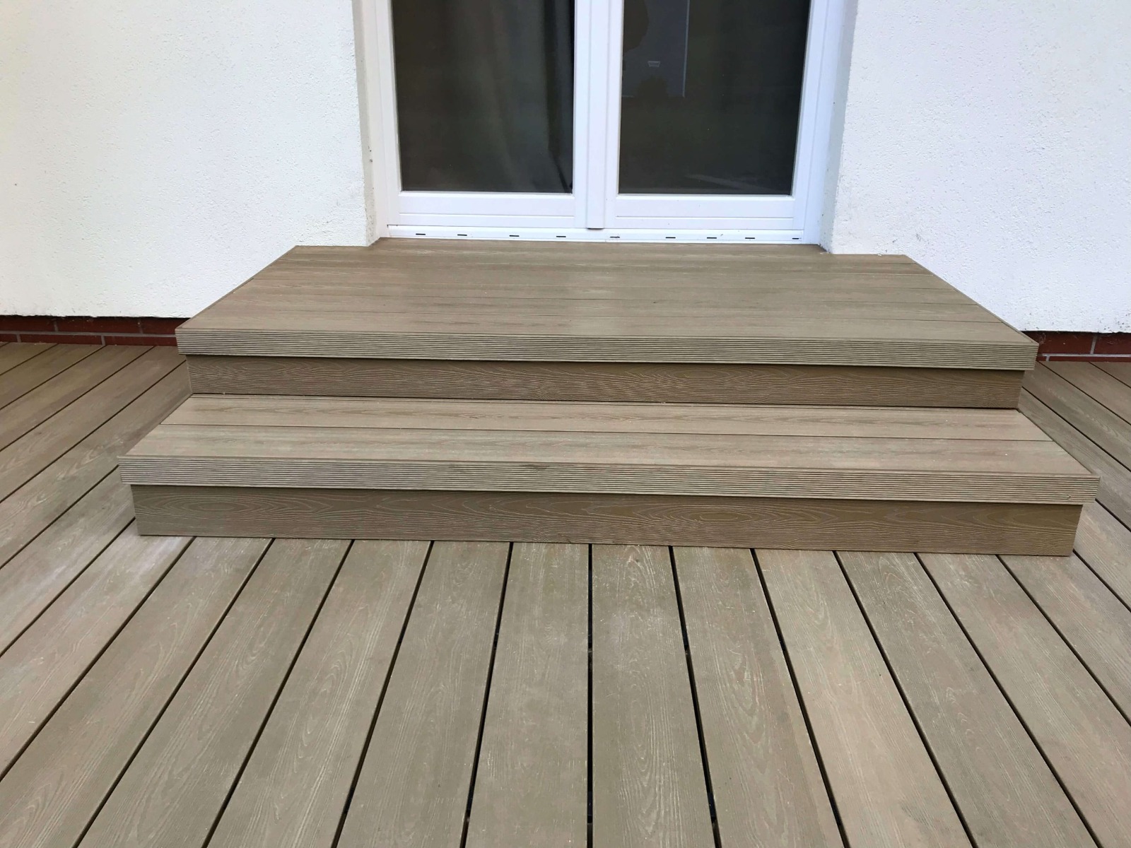 Terrasse aus WPC Terrassendielen 3D Honig Teak