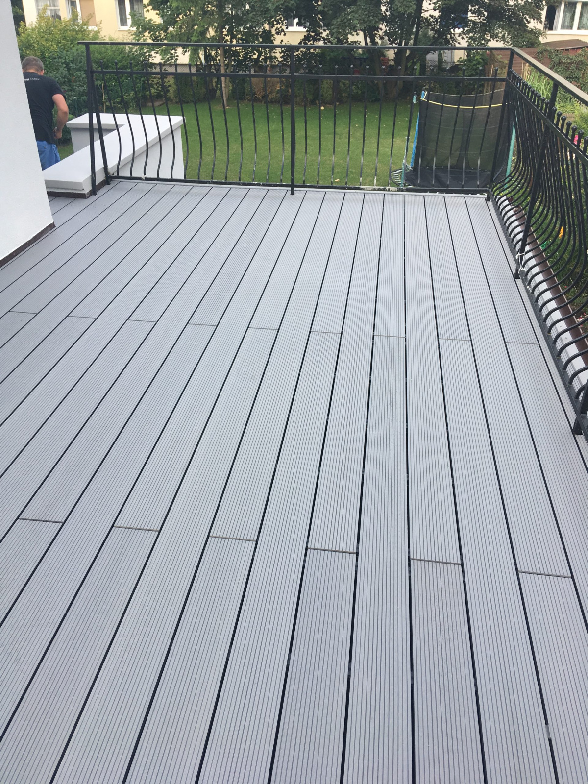 Standard Hellgrau-Terrasse – Eleganz und Funktionalität