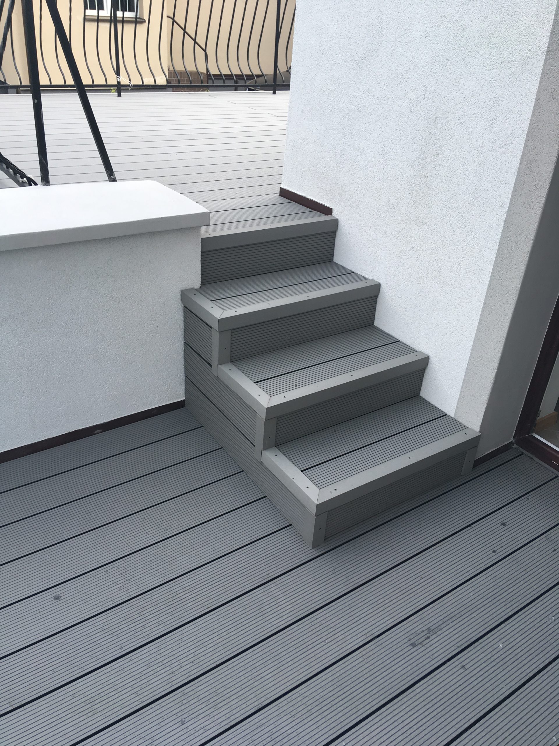 Standard Hellgrau-Terrasse – Eleganz und Funktionalität