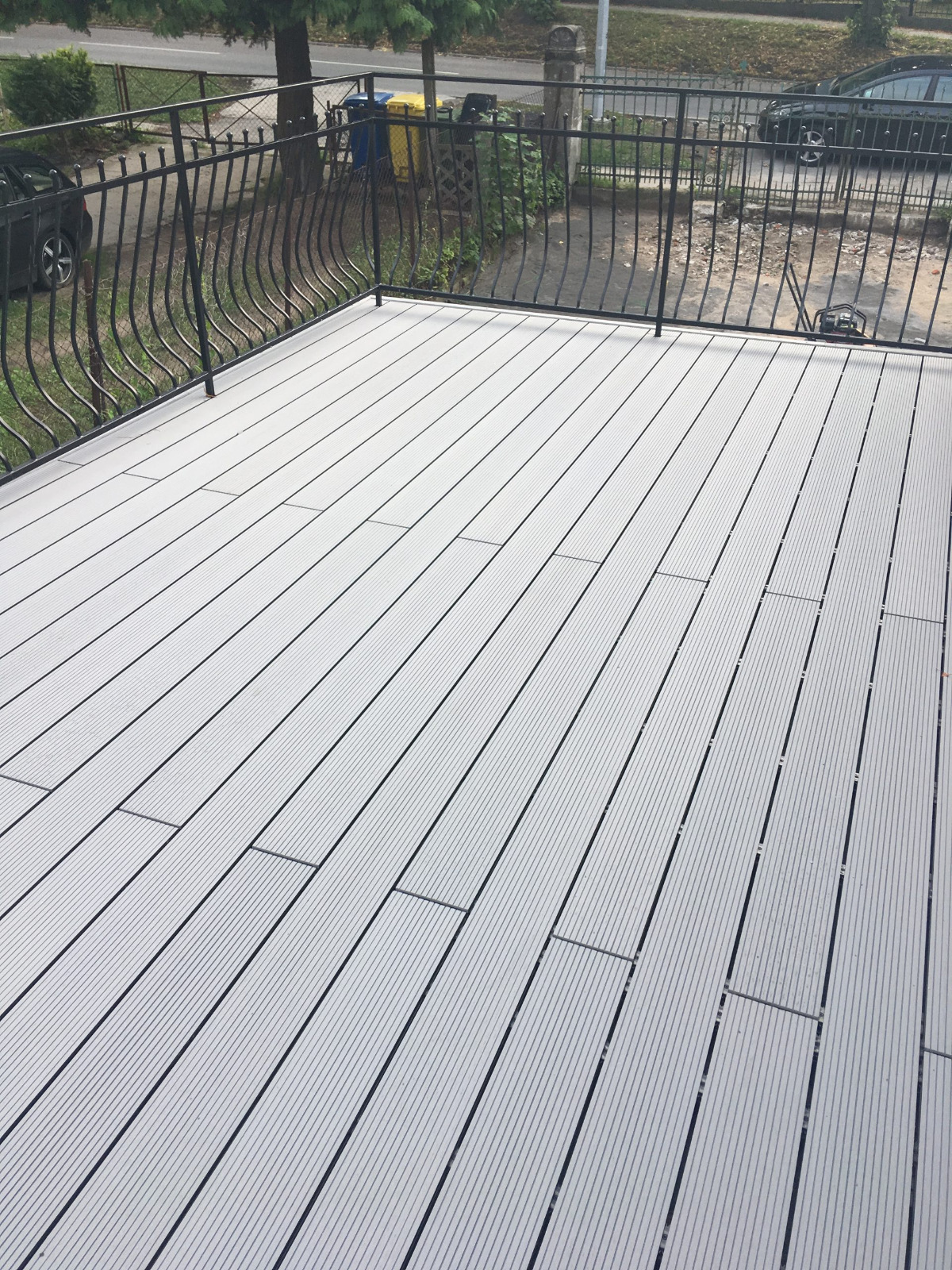 Standard Hellgrau-Terrasse – Eleganz und Funktionalität