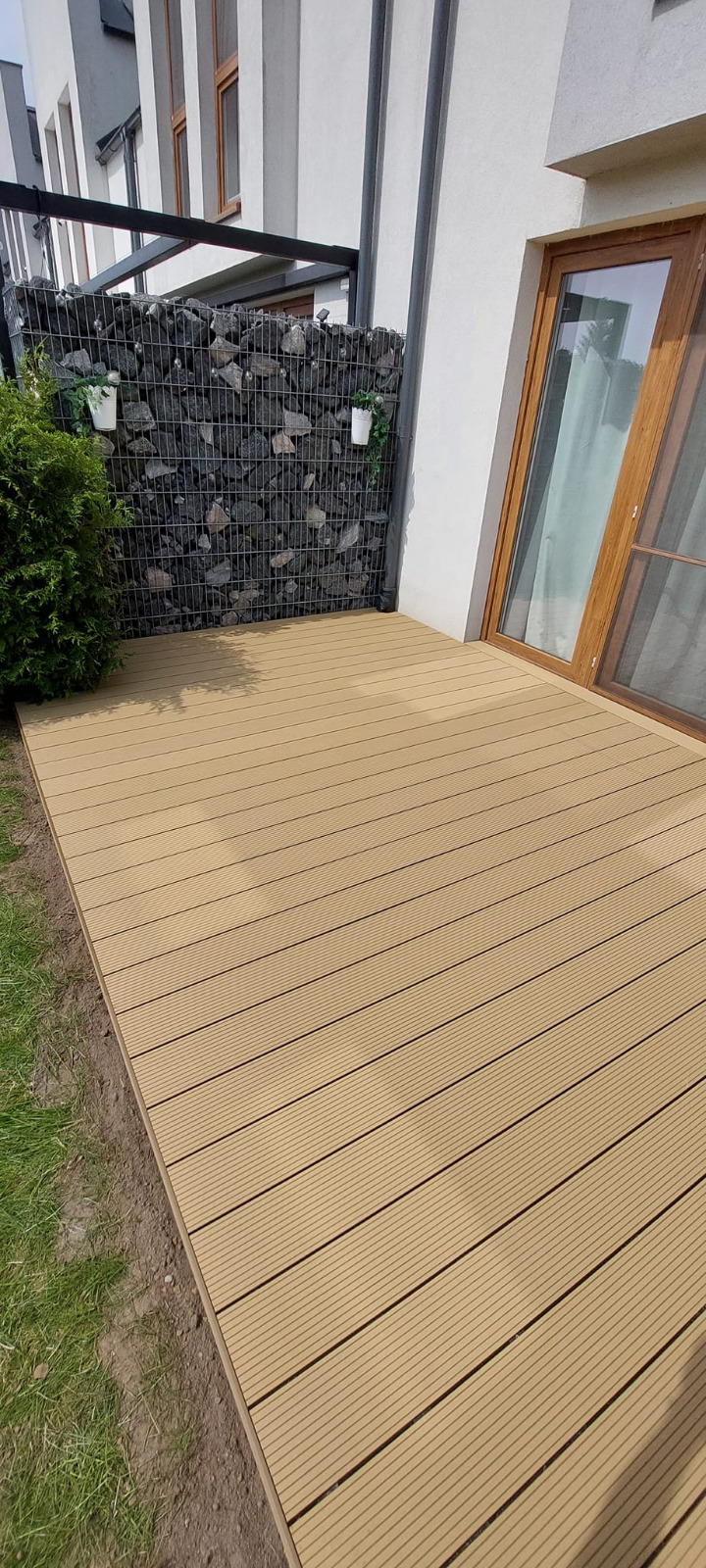 Standard Honig Teak Terrasse – warmer Akzent im privaten Entspannungsbereich