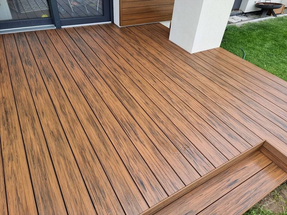 Terrasse aus WPC Terrassendielen Premium Teak