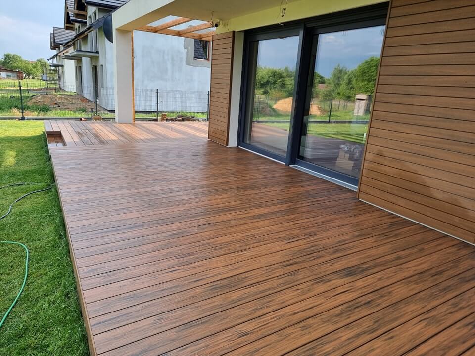 Terrasse aus WPC Terrassendielen Premium Teak