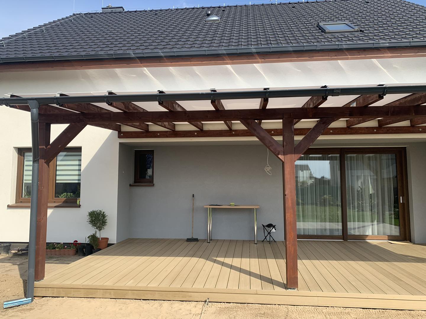 Überdachte Terrasse – ein komfortabler Rückzugsort bei jedem Wetter