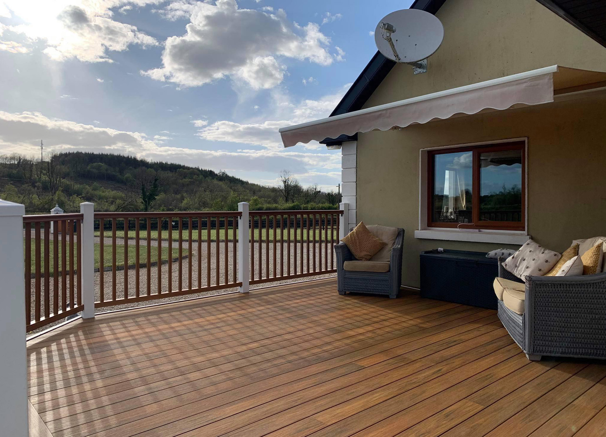 Terrasse mit Treppen - WPC Terrassendielen Premium Amber