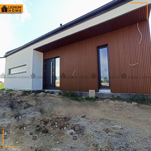 Verkleidung aus lamellenförmigen Premium-Teak-Fassadenbrettern