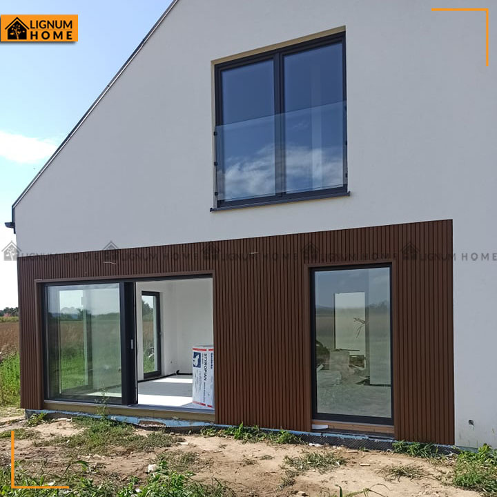 Verkleidung aus lamellenförmigen Premium-Teak-Fassadenbrettern