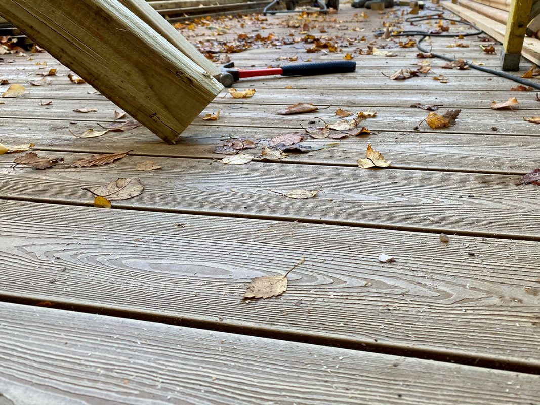 Wintergarten aus Komposit-Terrassendielen in Honey Teak