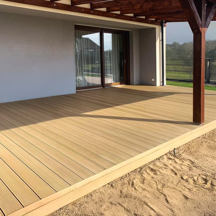 realizacja z deski kompozytowej tarasowej standard miodowy teak-2