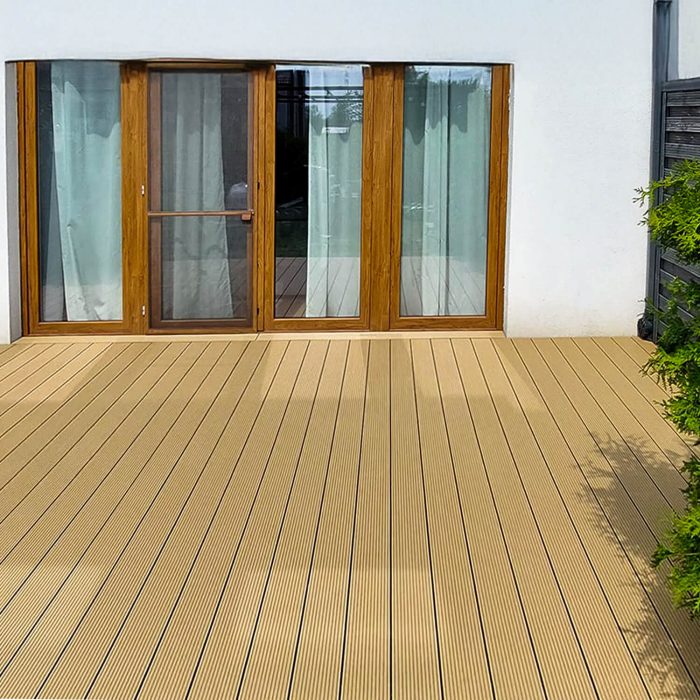 realizacja z deski kompozytowej tarasowej standard miodowy teak